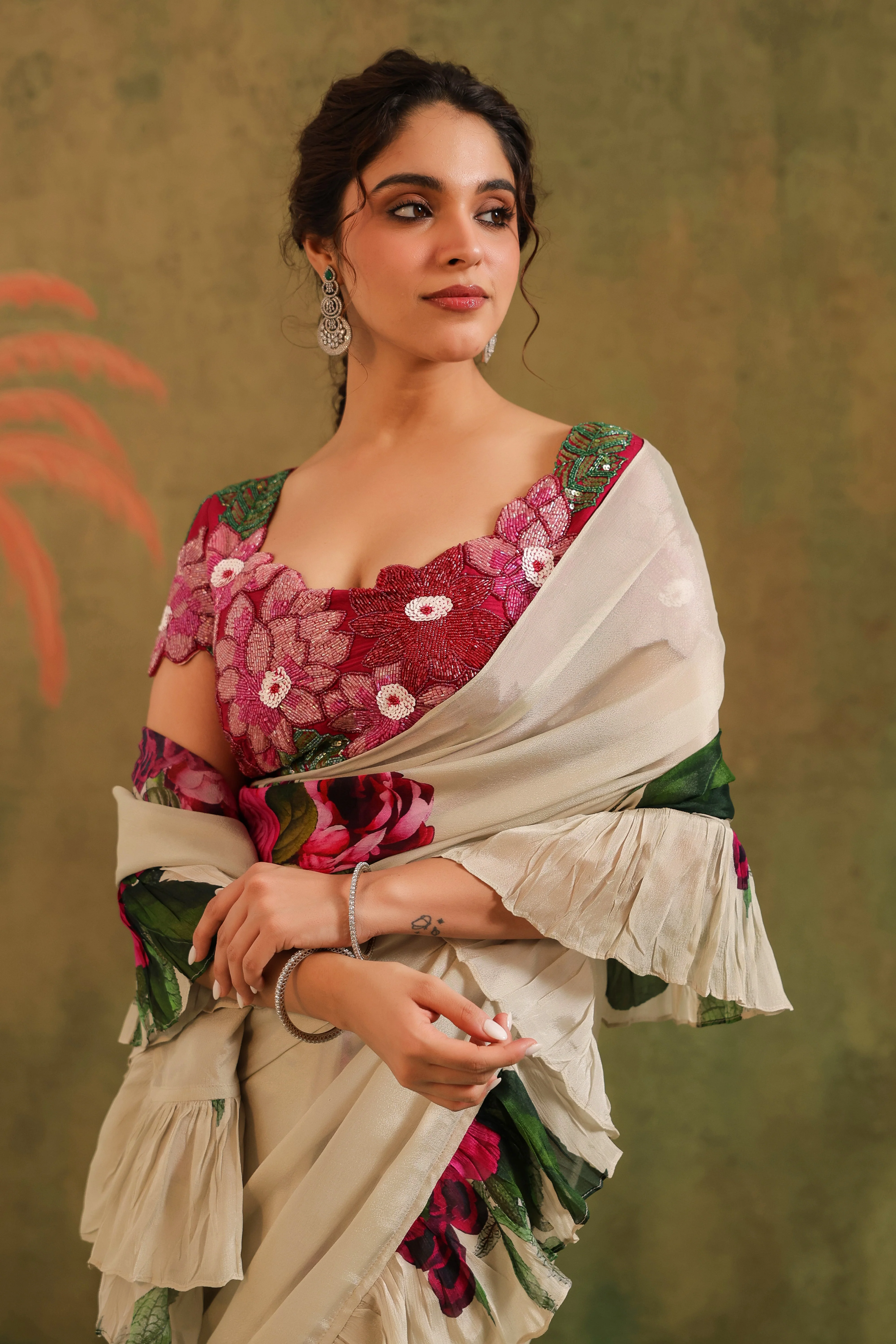 Beige Floral Printed Chinon Silk Saree - Image 3
