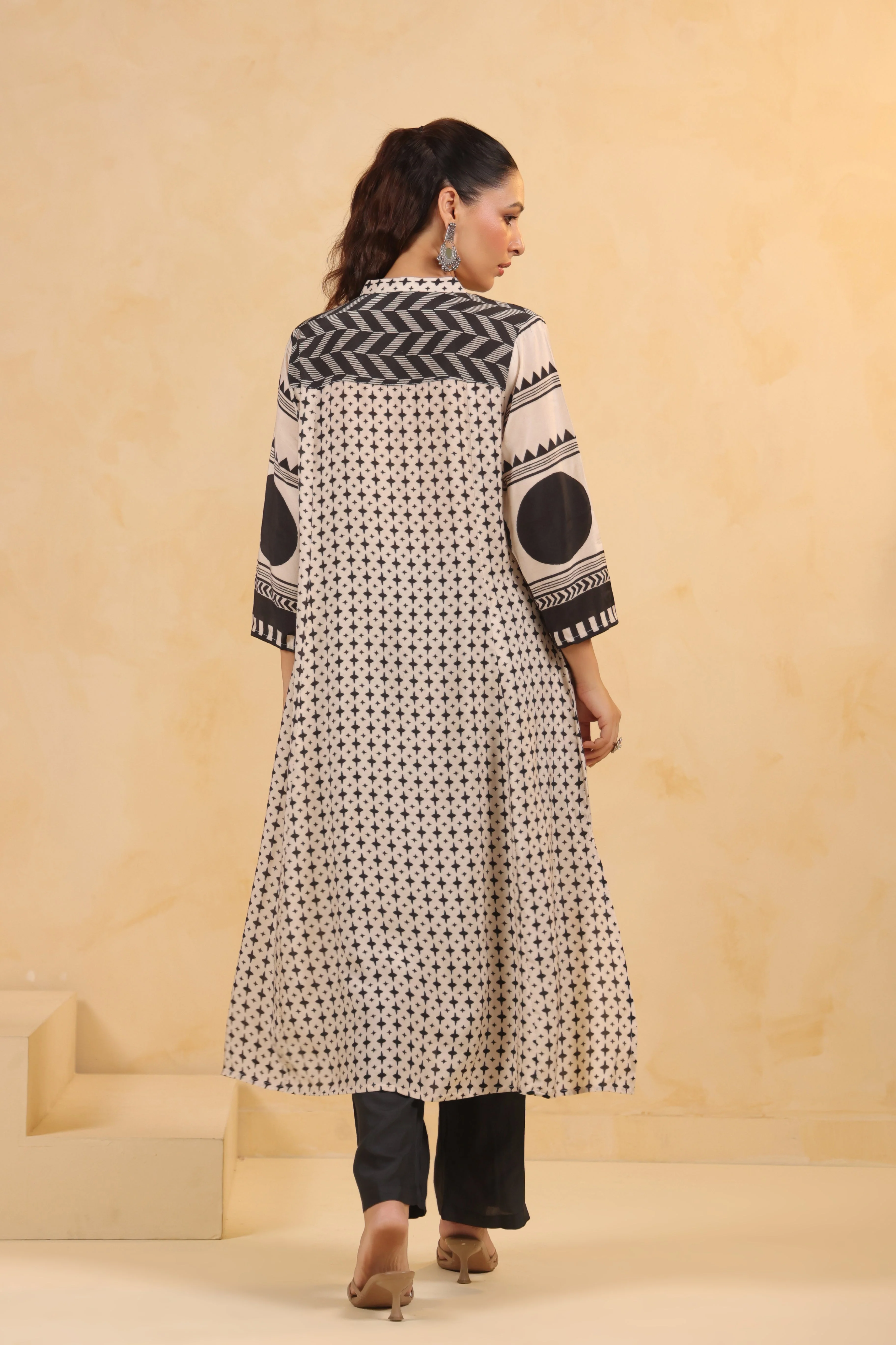 Black & White Geometric Print Rayon Silk Kurta Set - Image 6