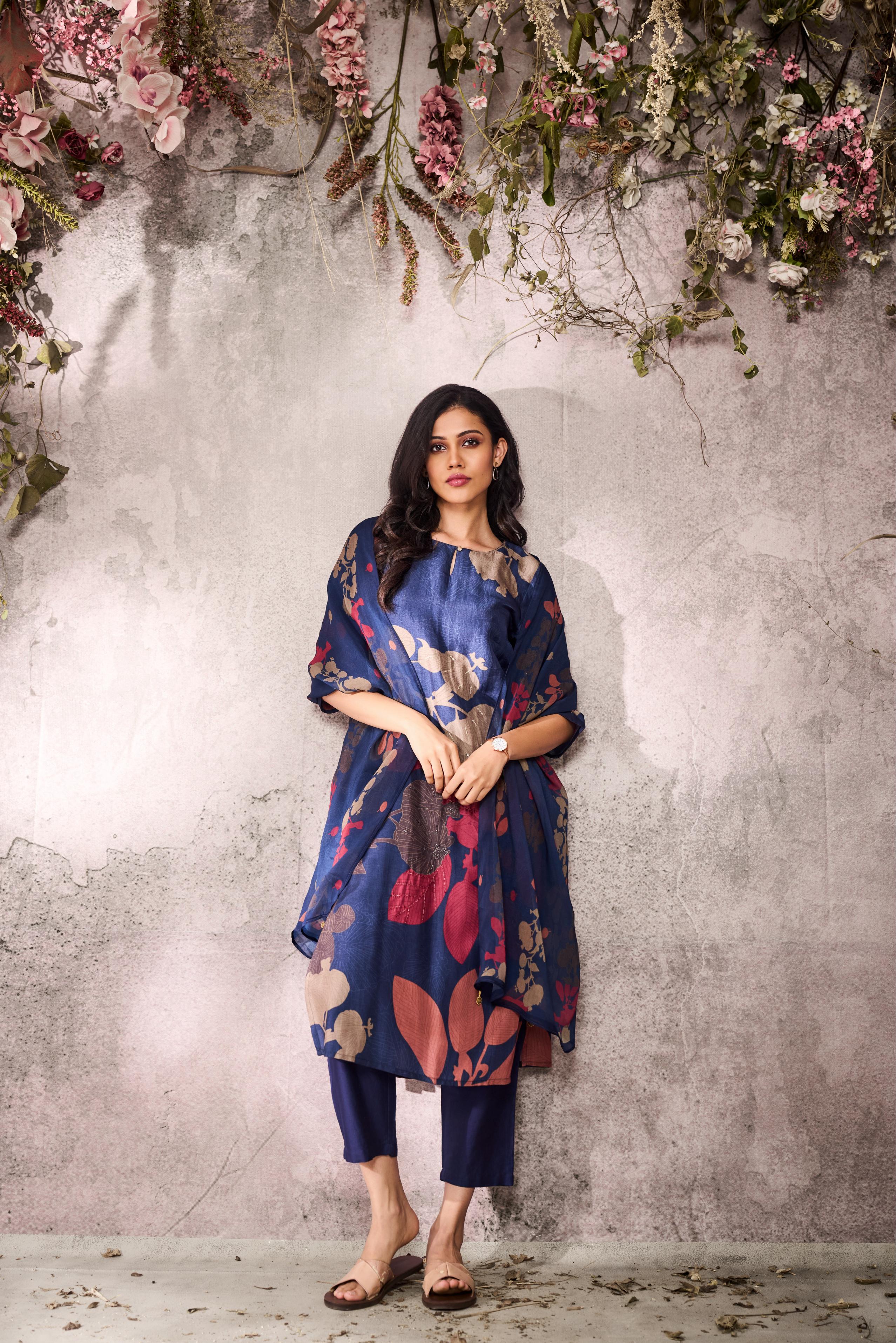 Blue Printed Tussar Silk Pants Set - Image 3