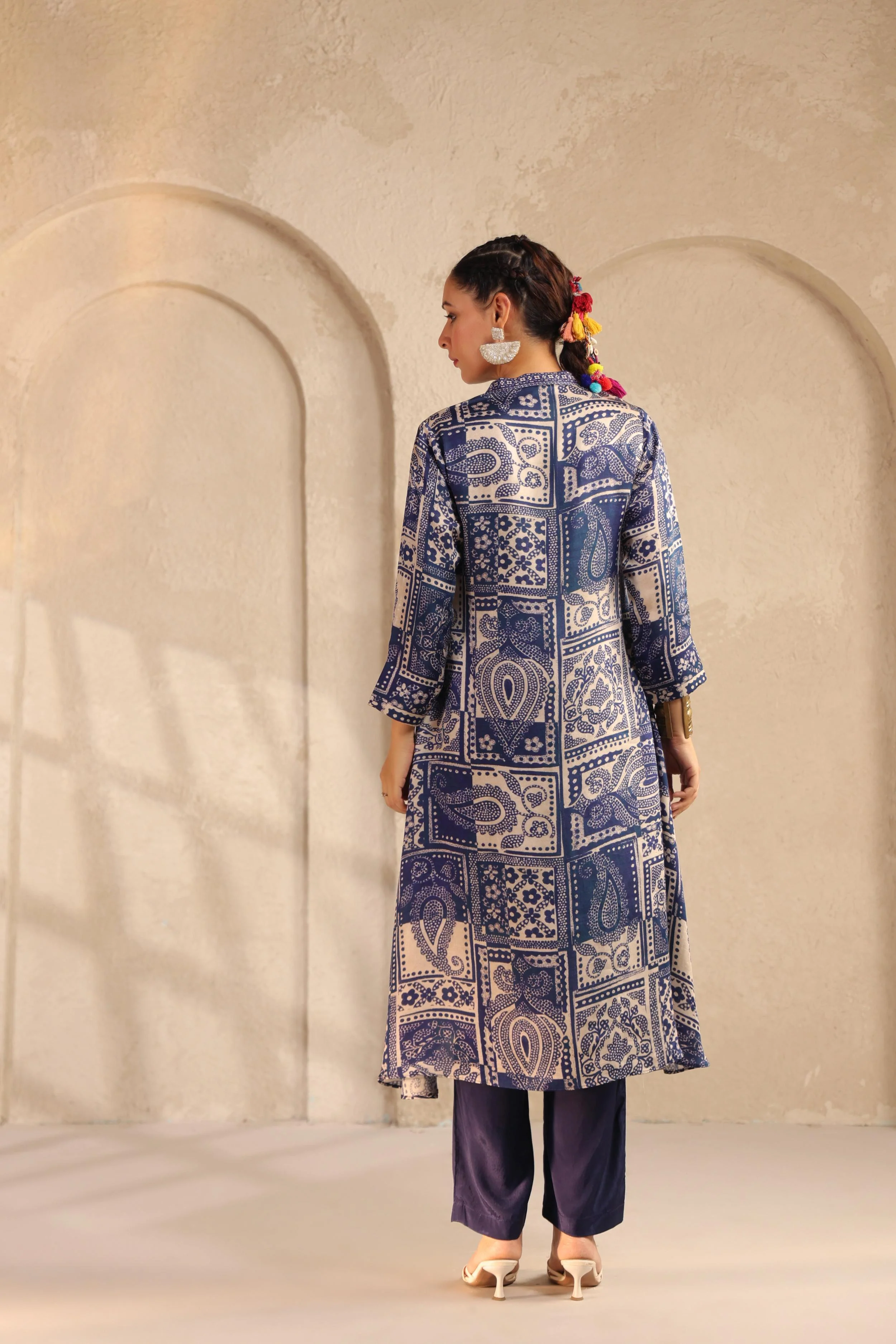Blue Printed Linen Satin Silk Kurta Set - Image 2