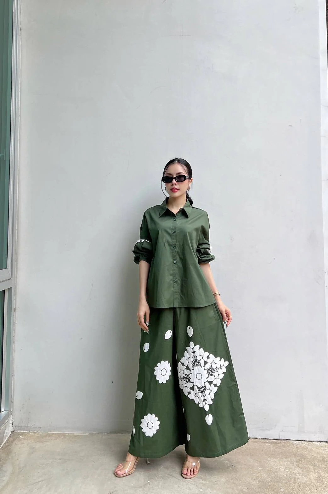 Bottle Green Minimalist Floral Cotton Co-Ord Set - Image 4