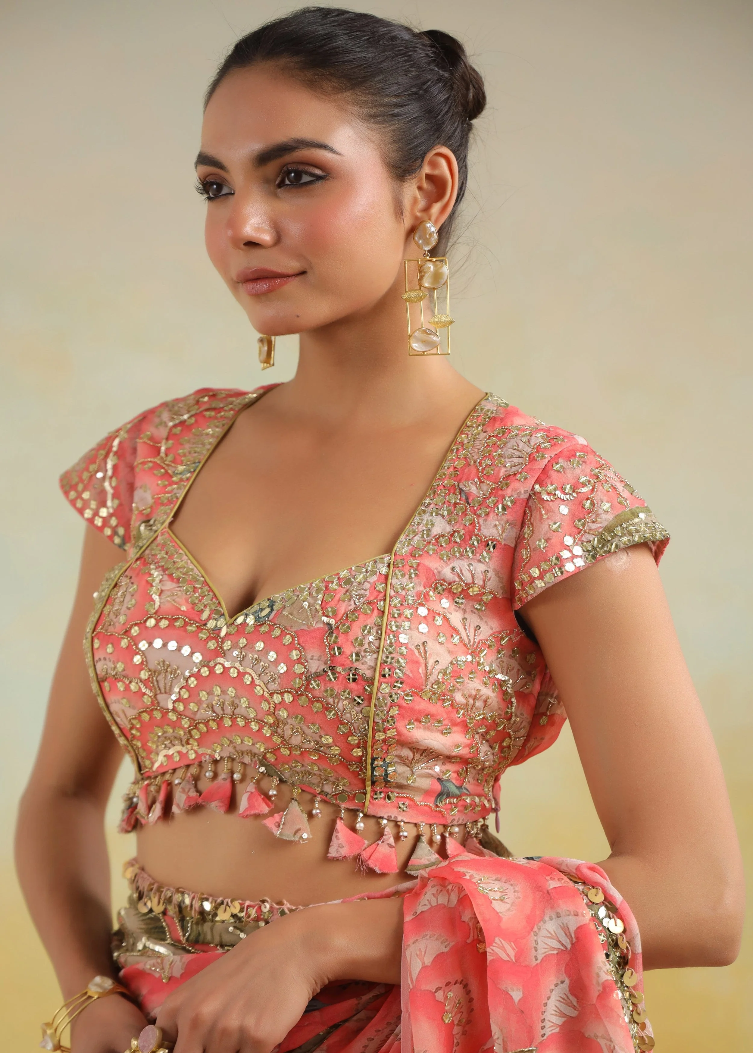 Salmon Pink Floral Printed Chinon Silk Saree - Image 3