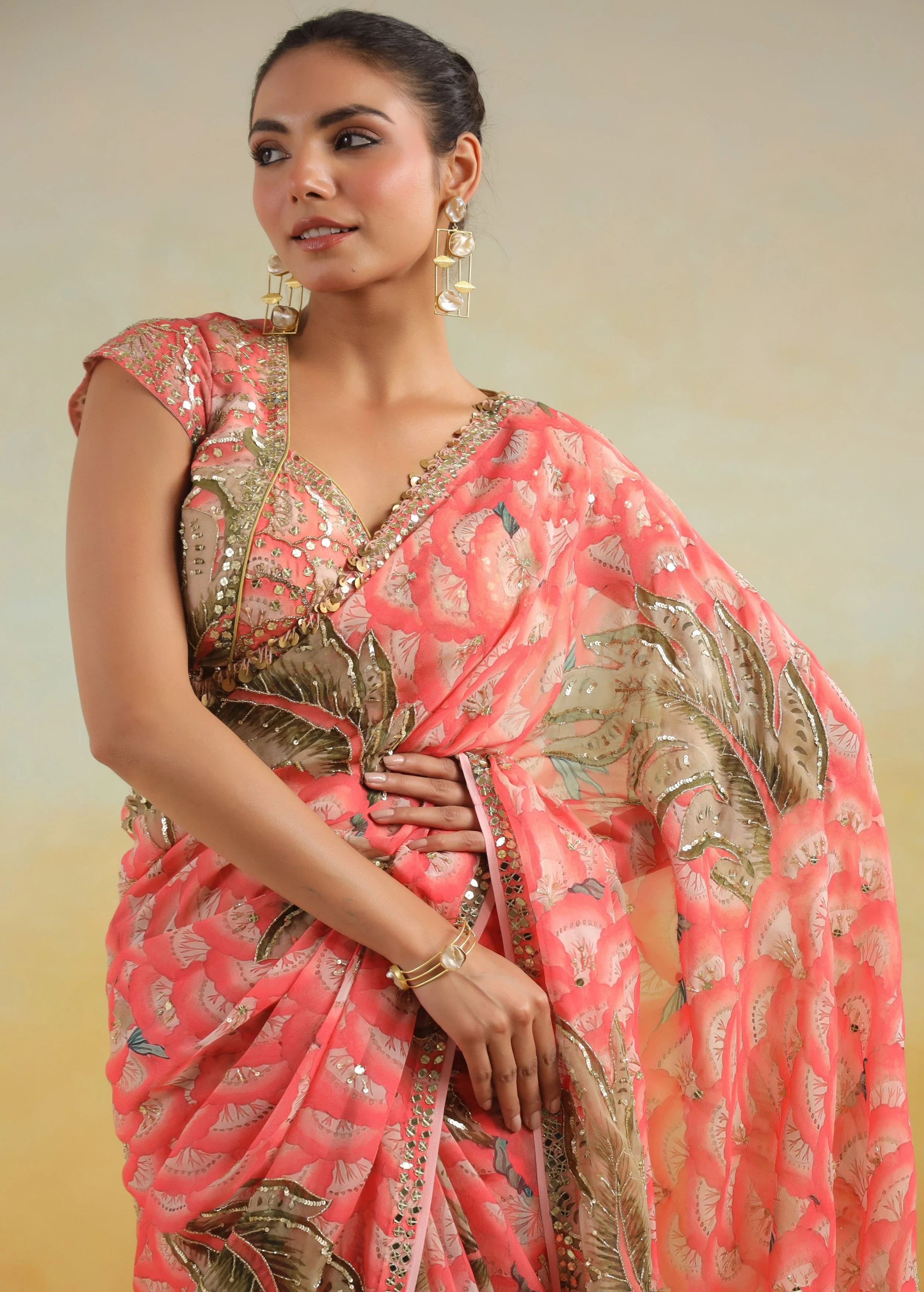 Salmon Pink Floral Printed Chinon Silk Saree - Image 4