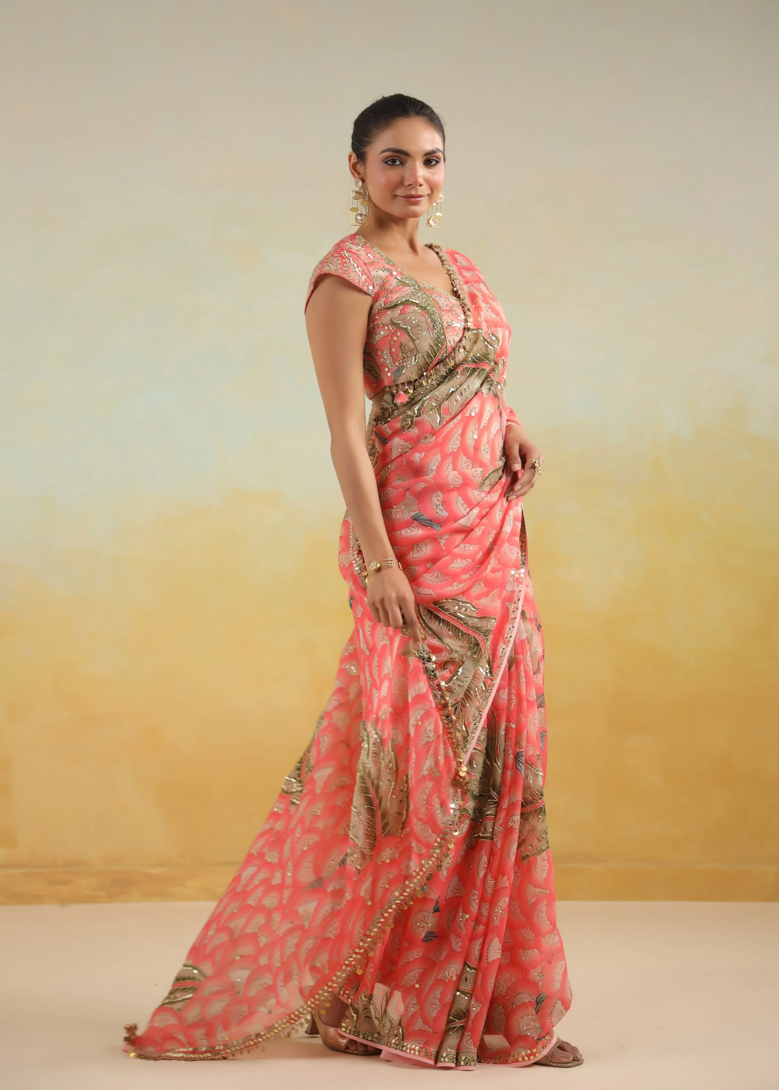 Salmon Pink Floral Printed Chinon Silk Saree - Image 6
