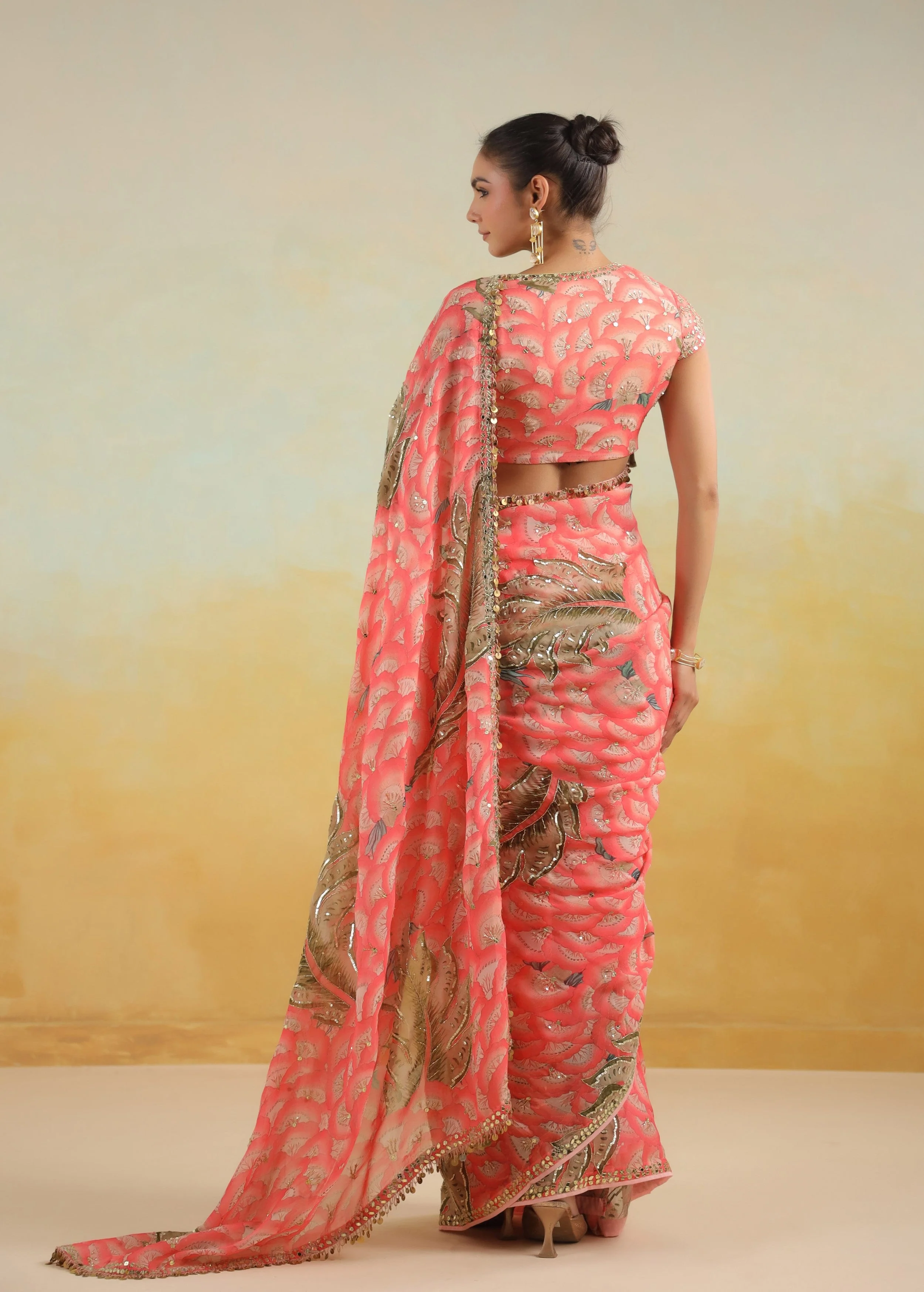 Salmon Pink Floral Printed Chinon Silk Saree - Image 9