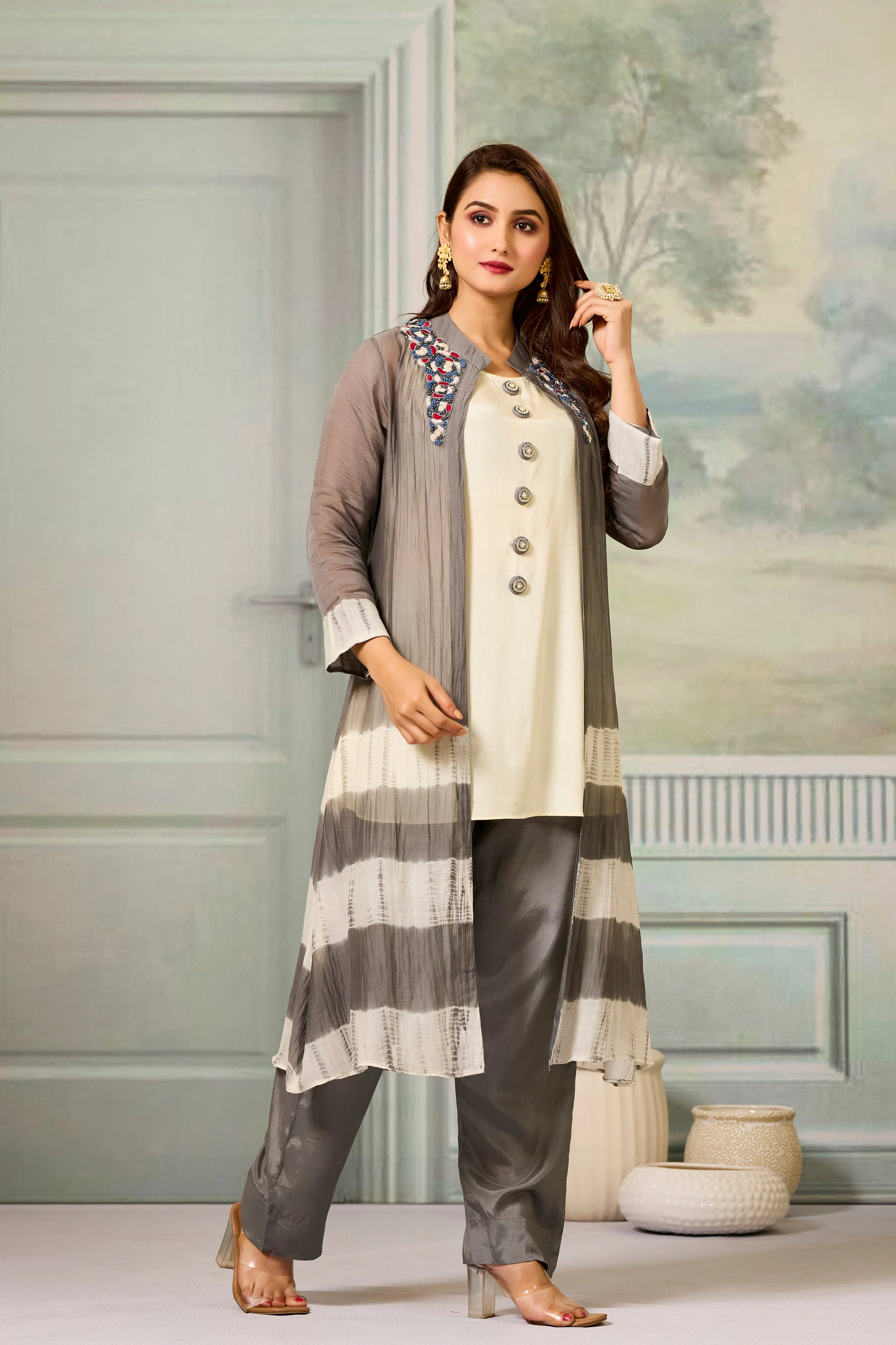 Cream Grey Mul-Chanderi Silk Kurta Pants Set - Image 3