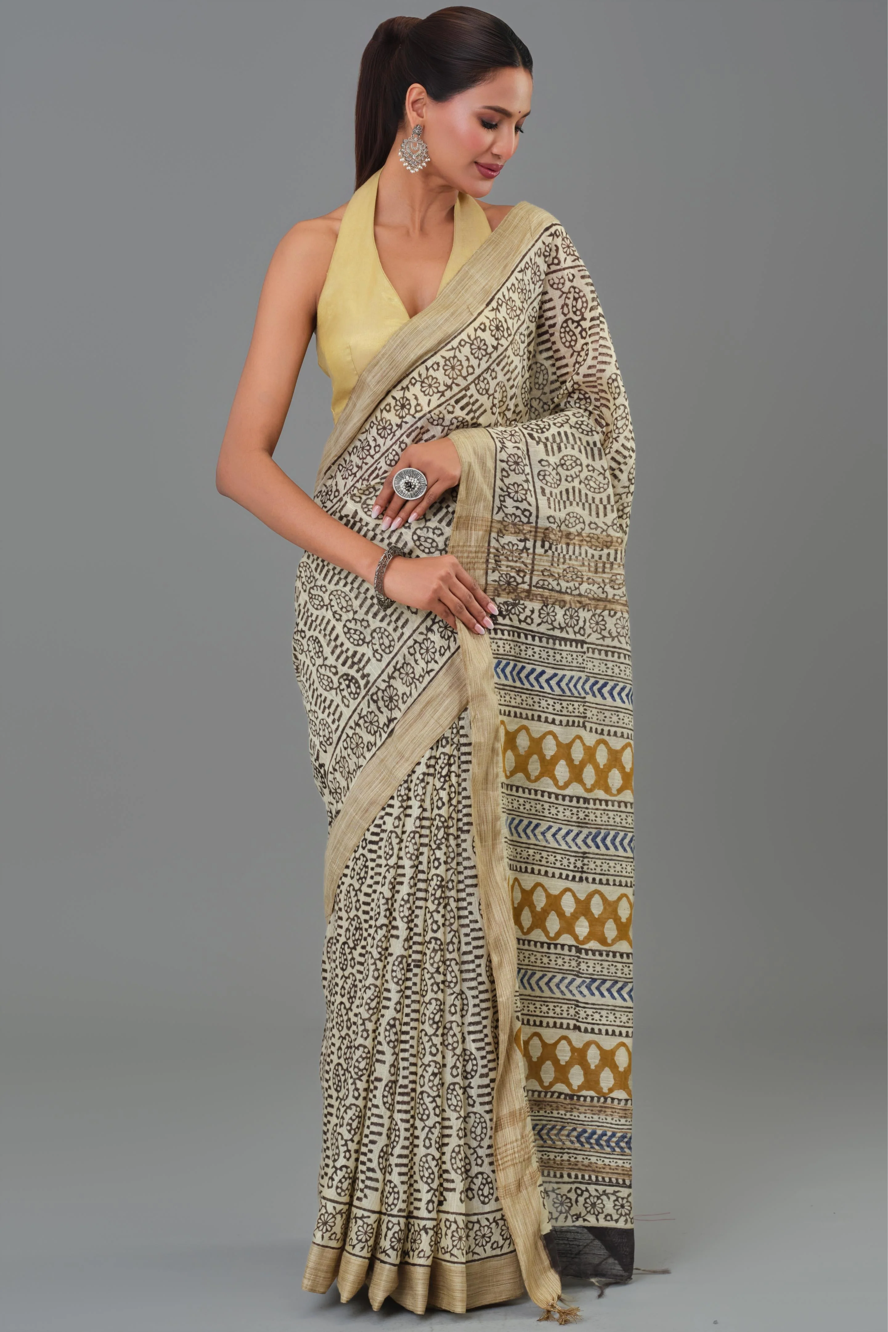 Beige Hand Block Printed Linen Saree - Image 4
