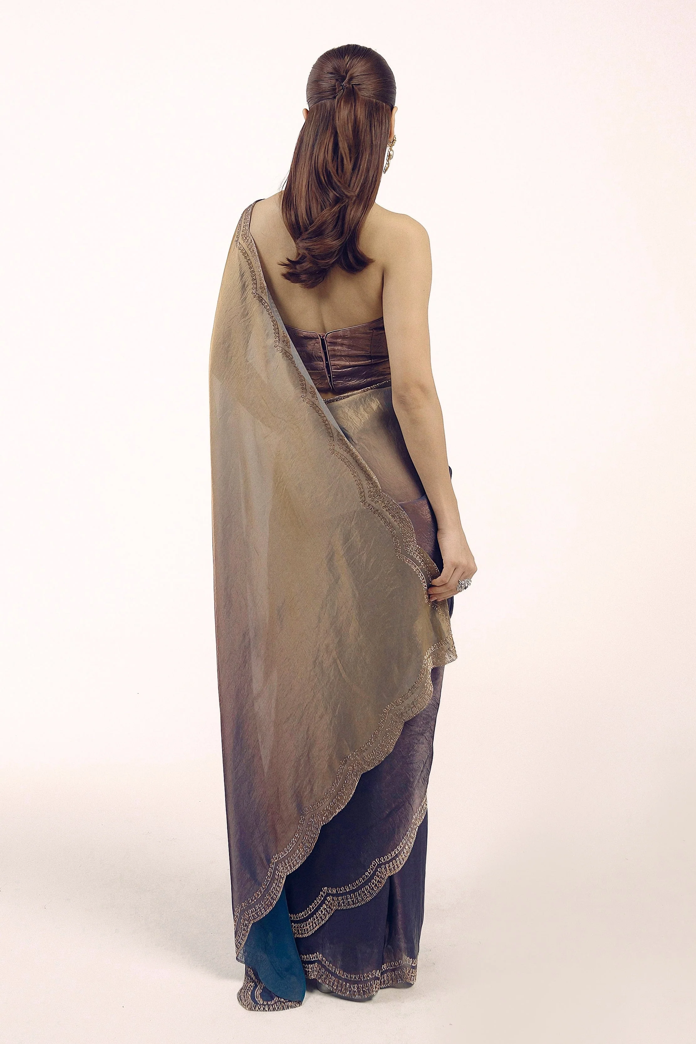 Deep Grey To Blue Ombre Shimmer Tissue Silk Saree - Image 5