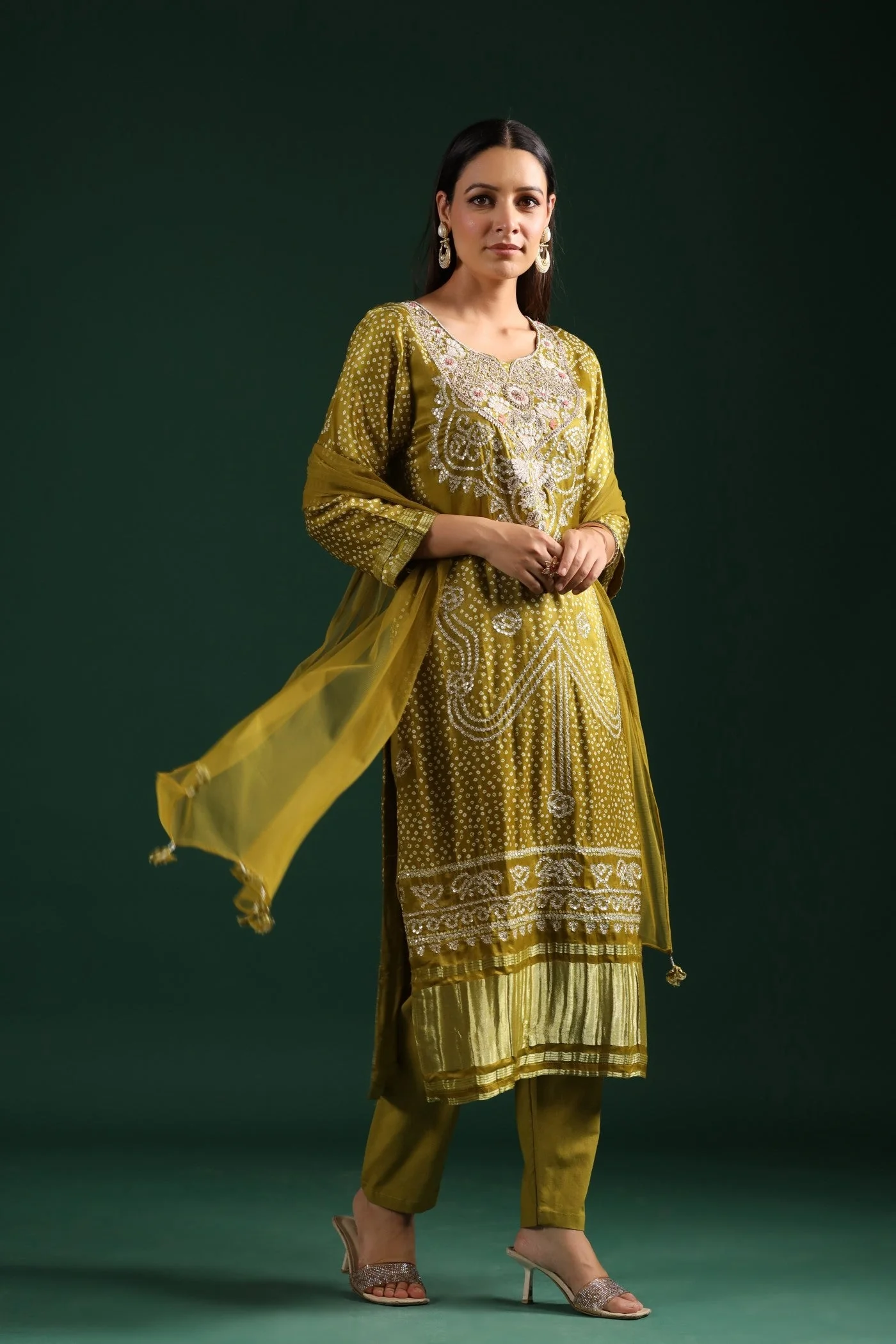 Festive Green Bandhani Embroidered Kurta Set - Image 3