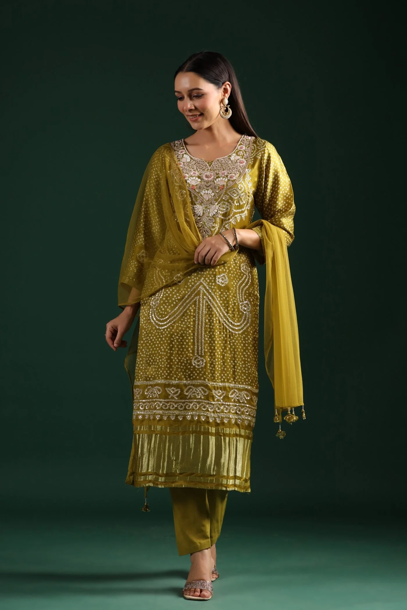 Festive Green Bandhani Embroidered Kurta Set - Image 4