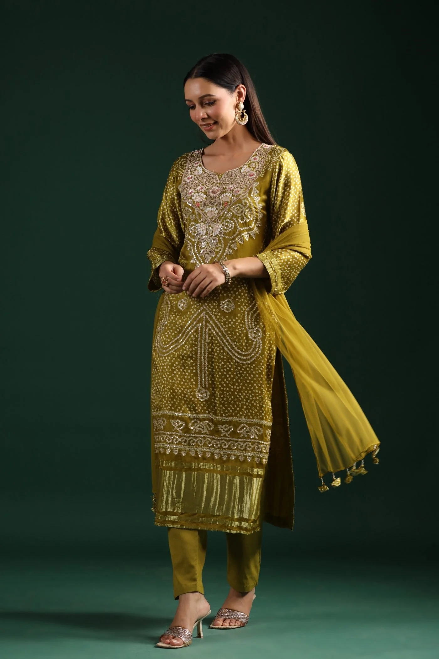 Festive Green Bandhani Embroidered Kurta Set - Image 6