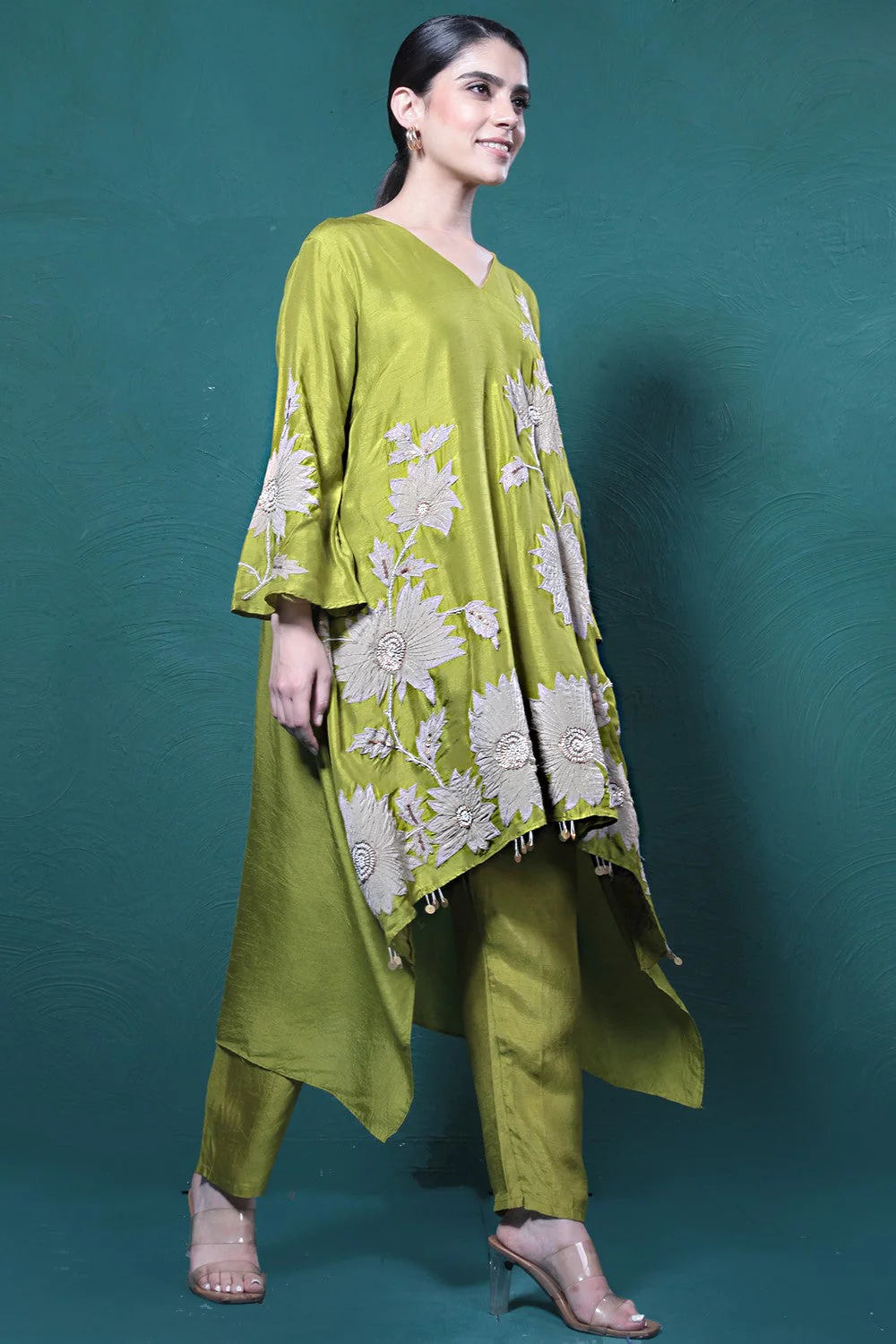 Green Embroidered Kurta Set - Image 2