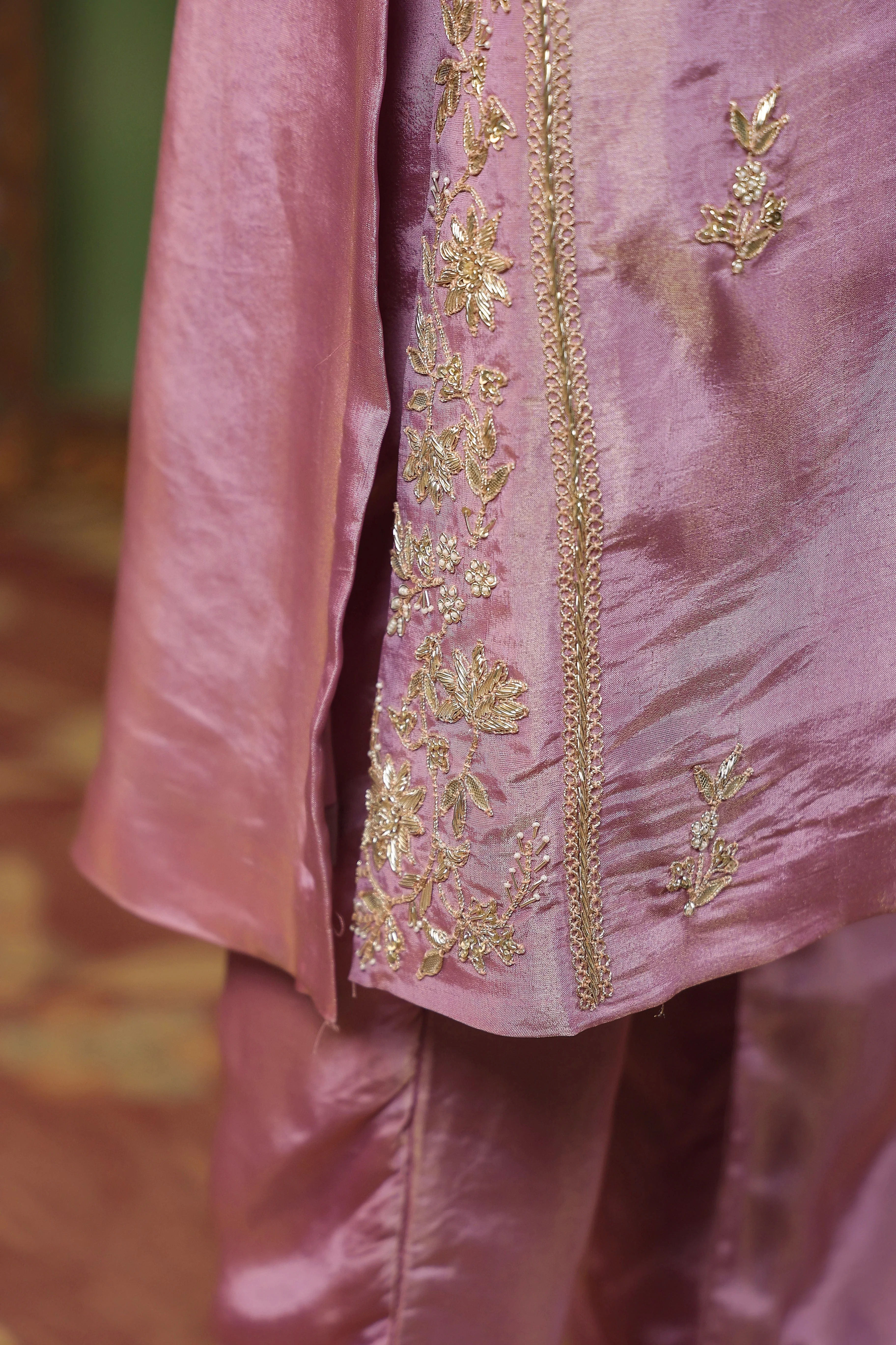 Lilac Pink Embellished Tissue Silk Kurta Set - Image 4
