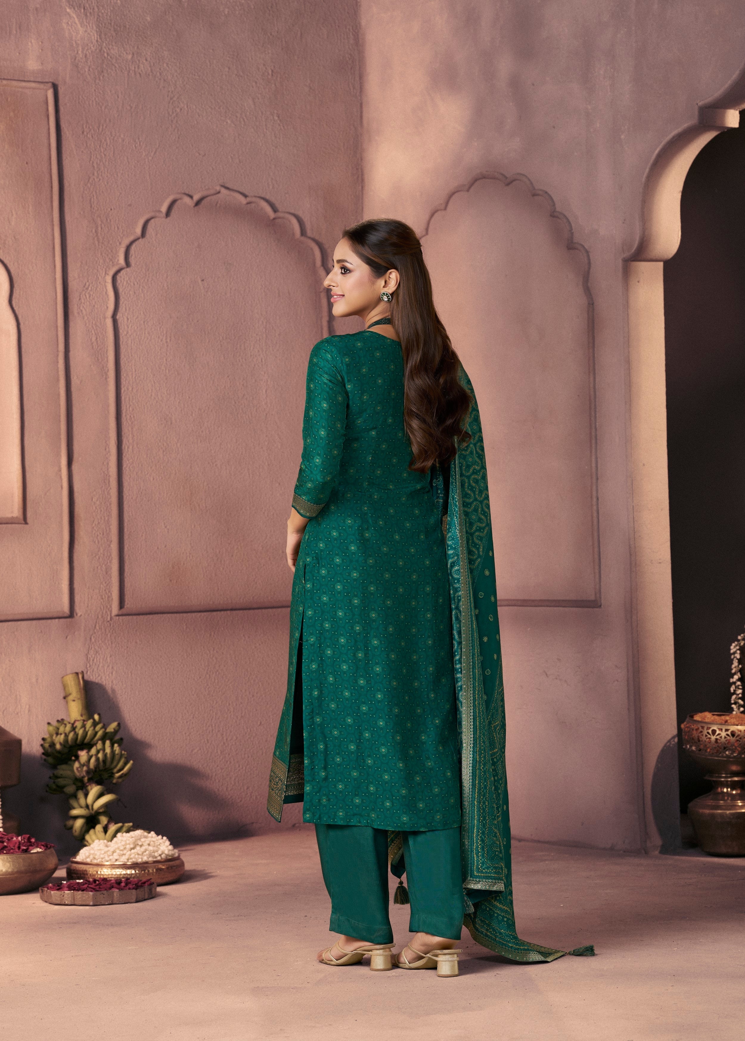 Leaf Green Printed Dola Silk Pant Set - Image 4