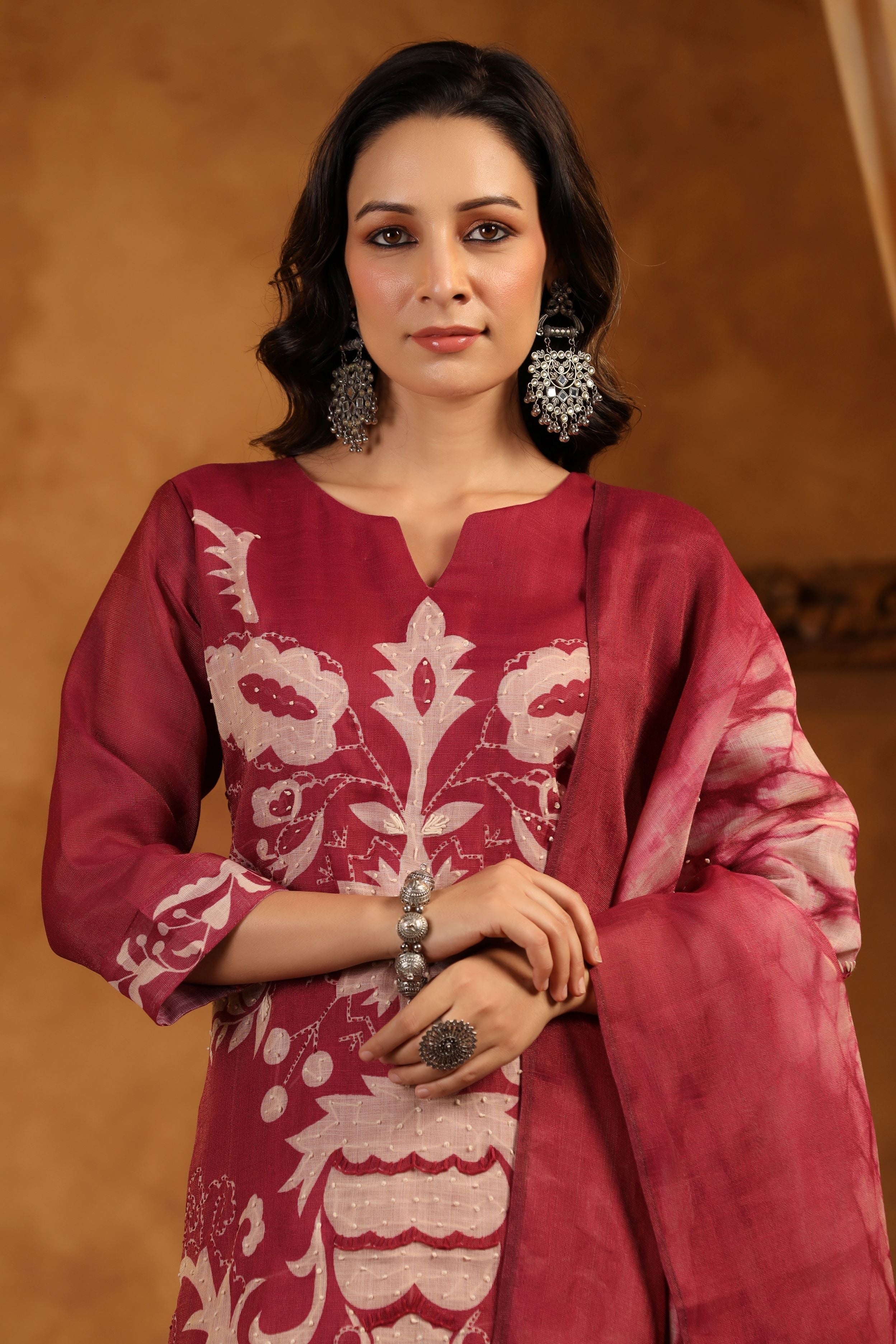 Maroon Embroidered Shimmer Linen Kurta Pants Set - Image 2