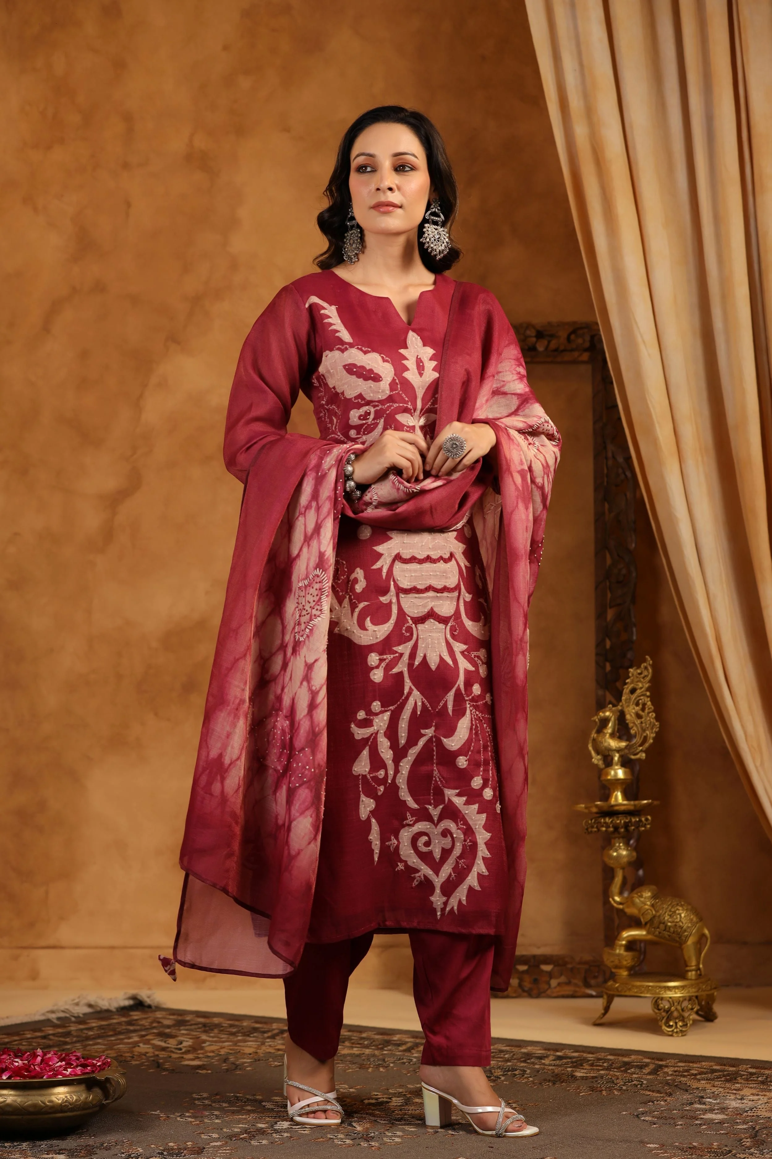 Maroon Embroidered Shimmer Linen Kurta Pants Set - Image 3