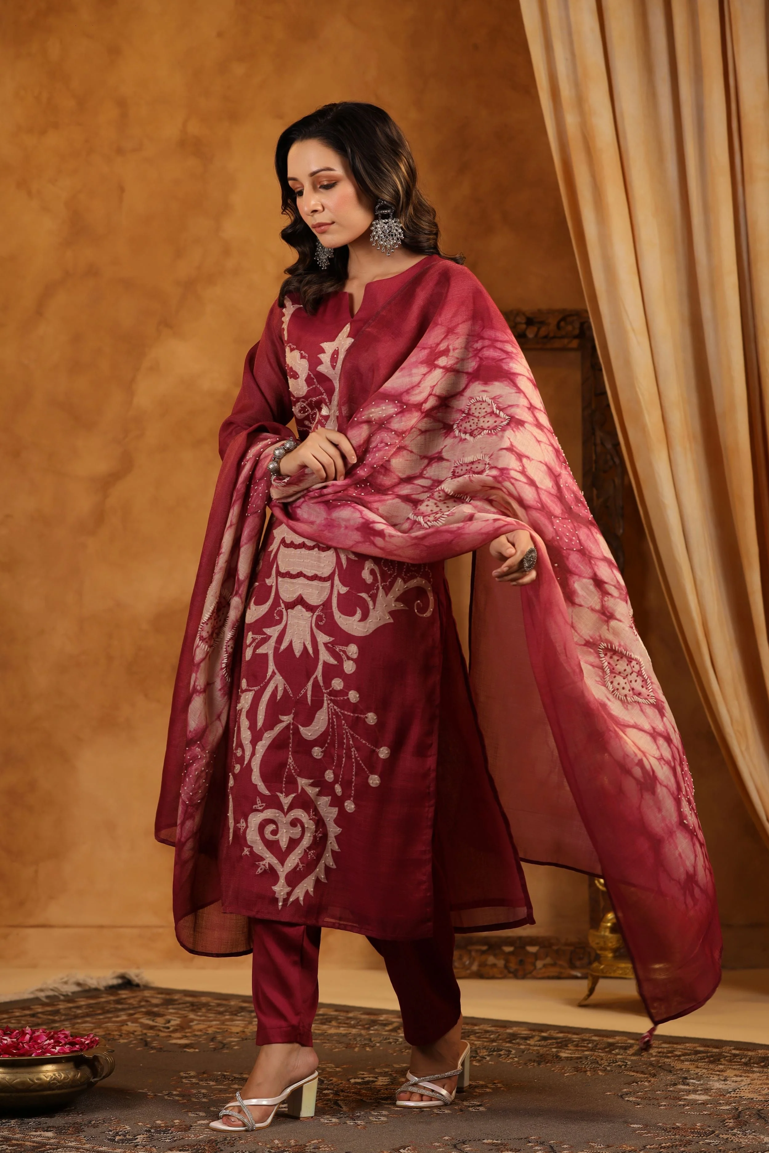 Maroon Embroidered Shimmer Linen Kurta Pants Set - Image 4