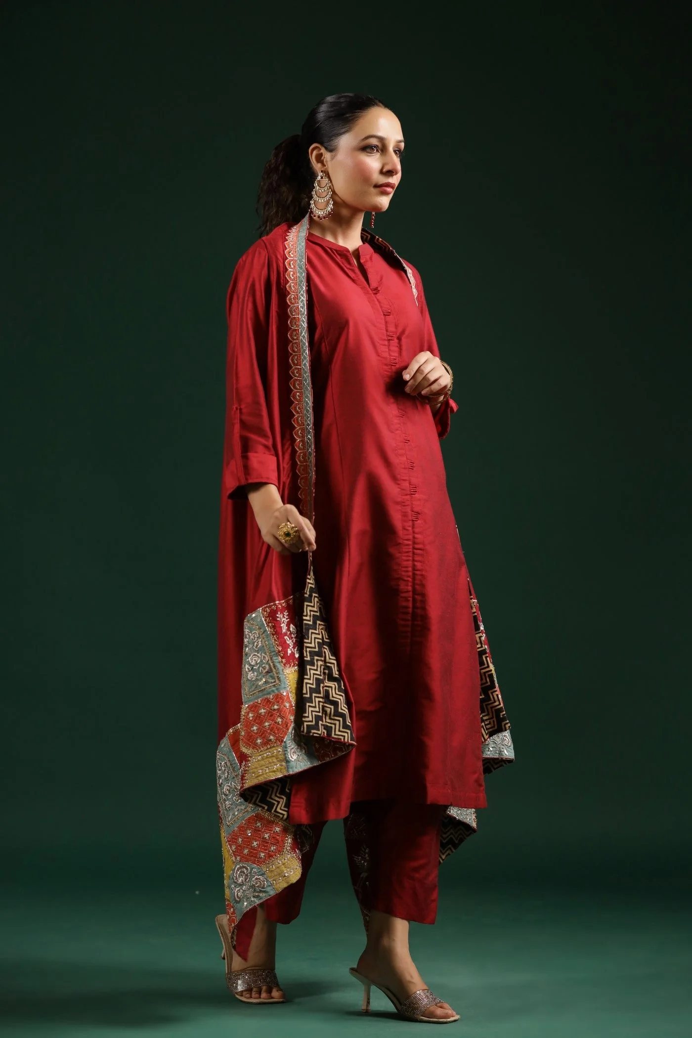 Maroon Ethnical Embroidered Dola Silk Cape Set - Image 4