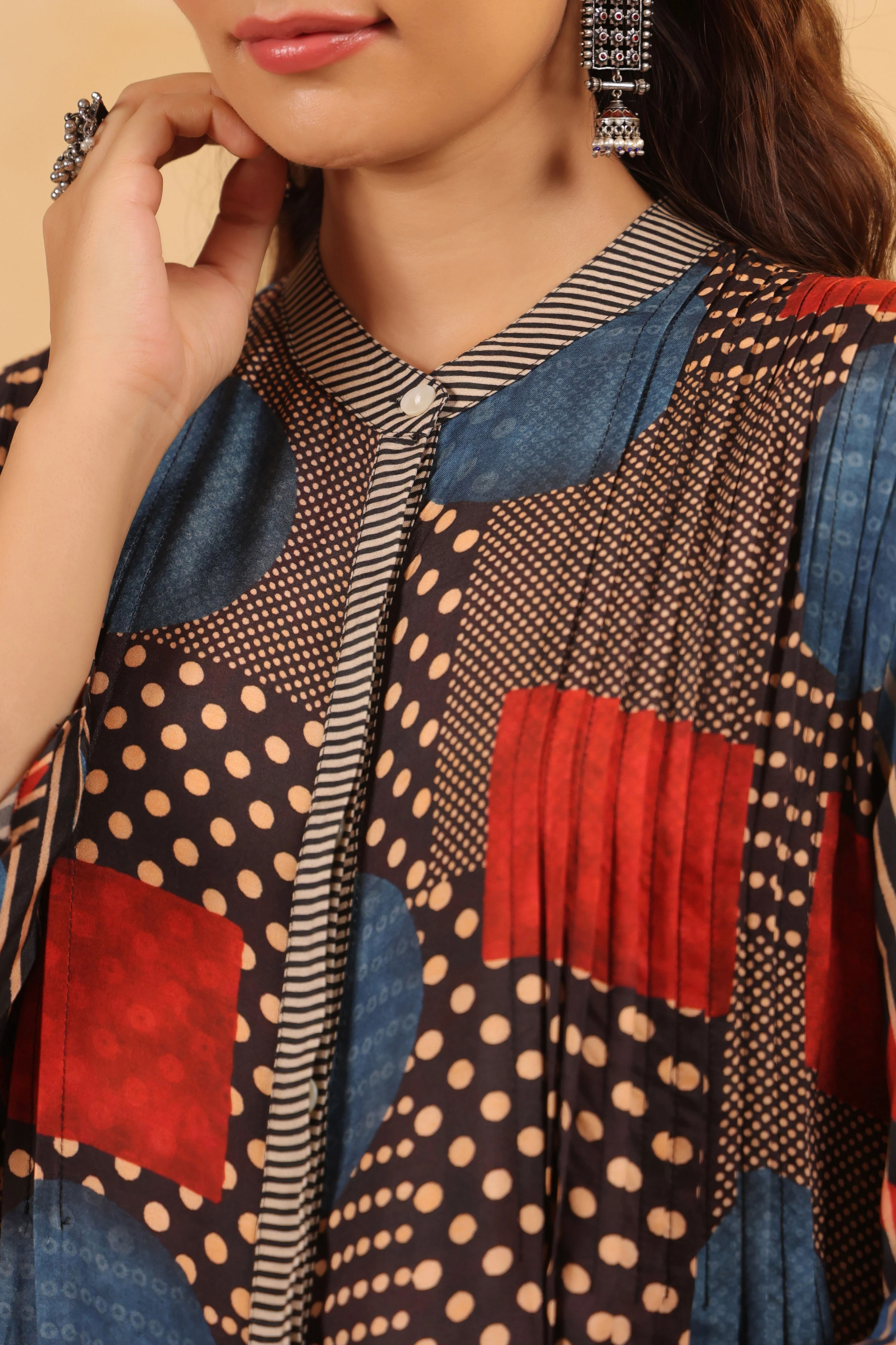 Multi Color Geometric Print Crepe Silk Kurta Set - Image 2