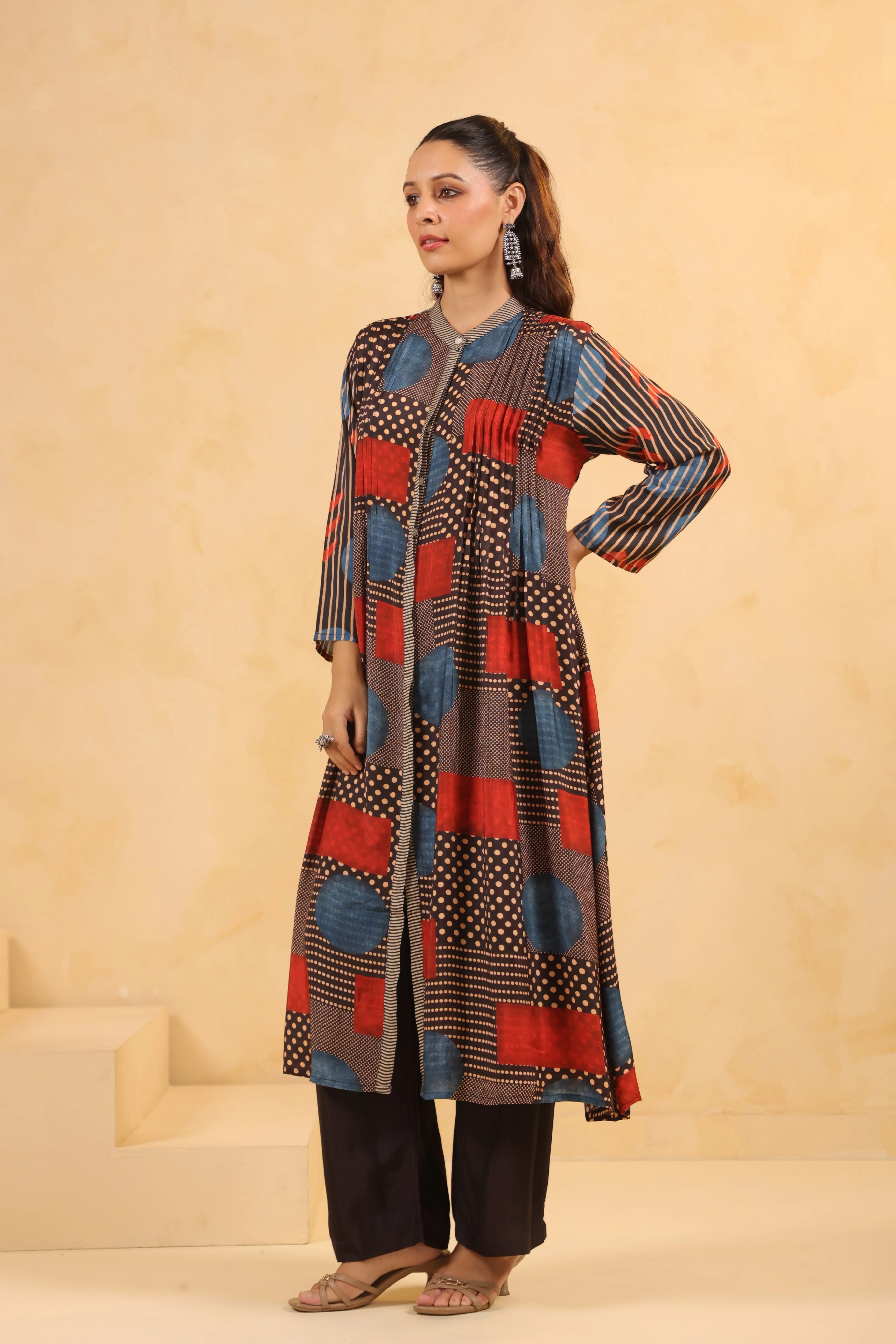 Multi Color Geometric Print Crepe Silk Kurta Set - Image 4