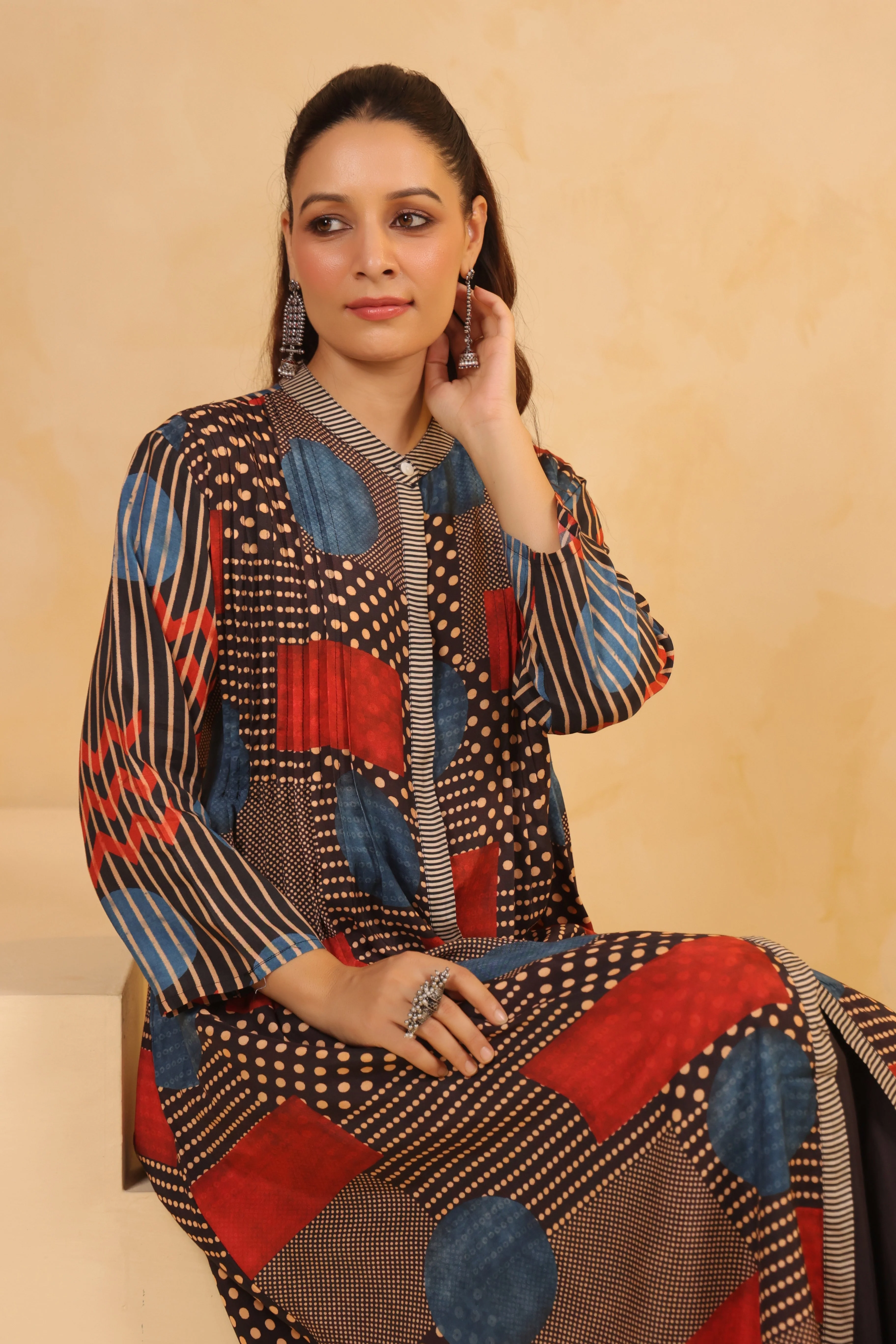 Multi Color Geometric Print Crepe Silk Kurta Set - Image 5