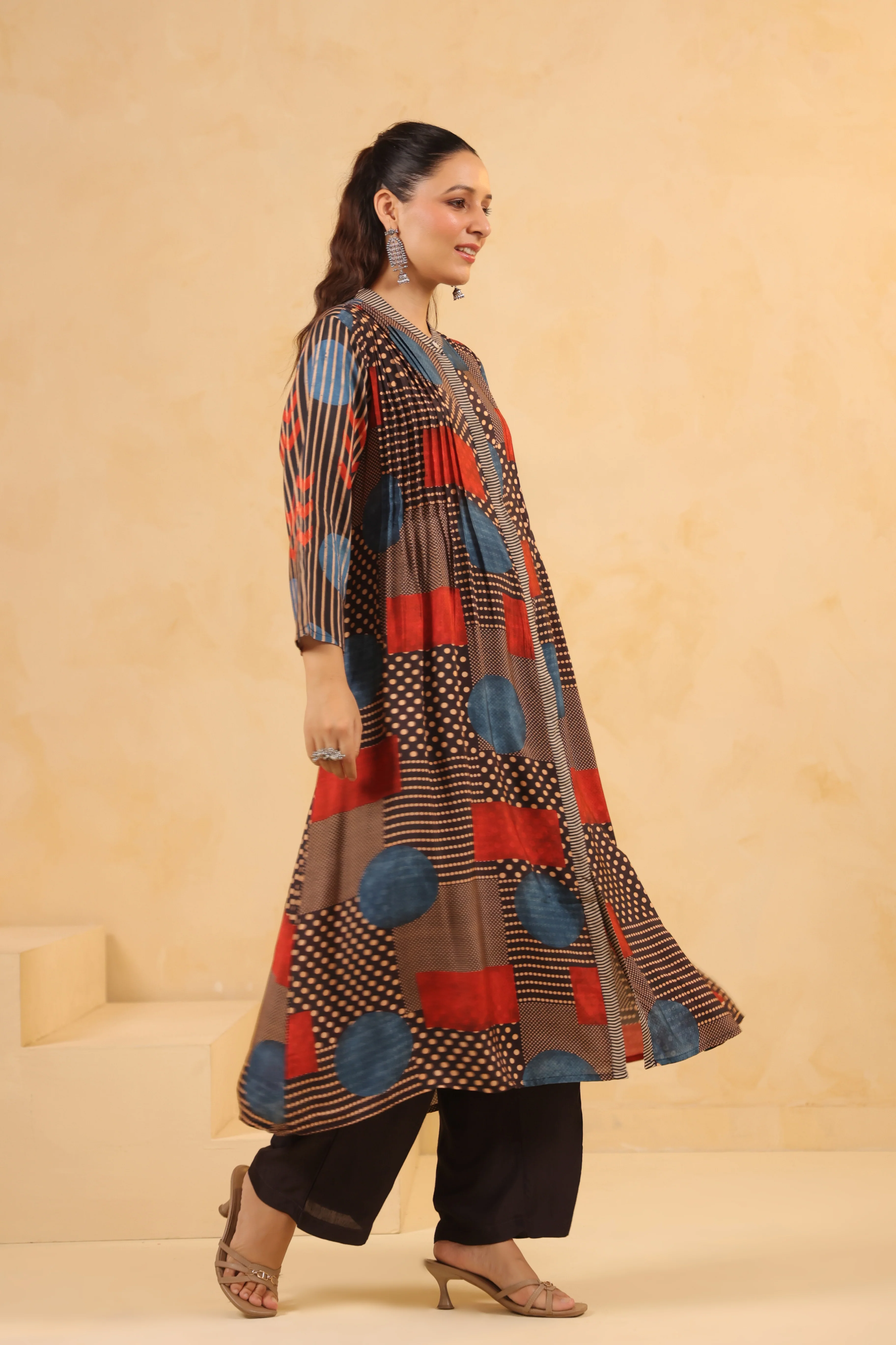 Multi Color Geometric Print Crepe Silk Kurta Set - Image 7