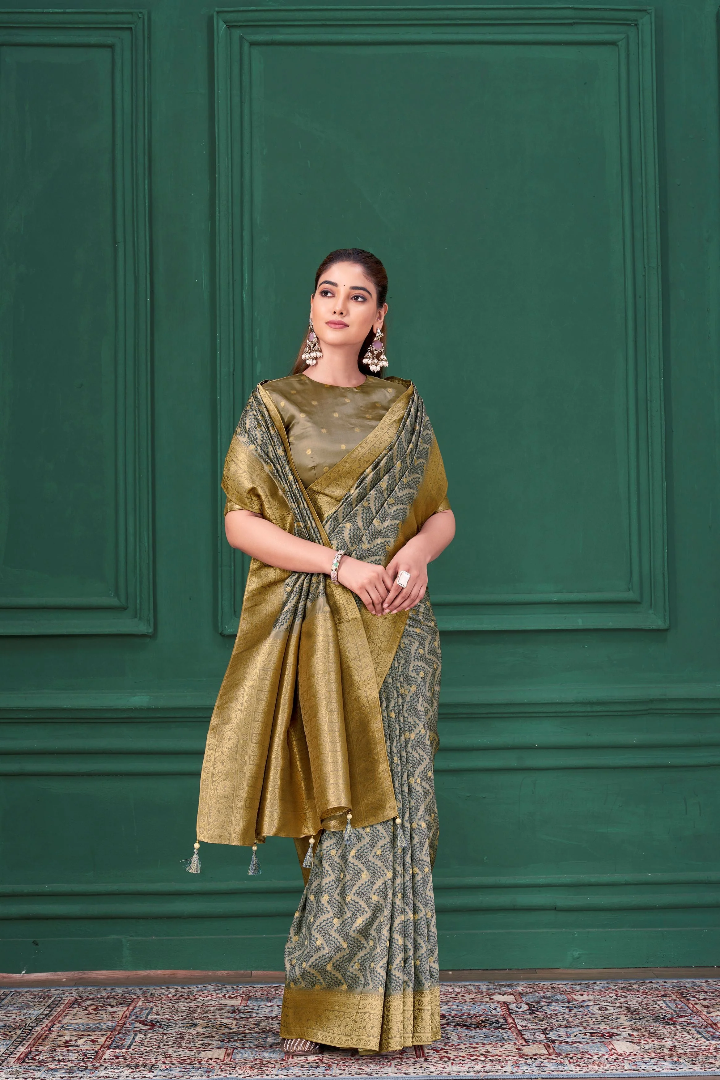 Pastel Grey Digital Printed Tussar Silk Saree - Image 4