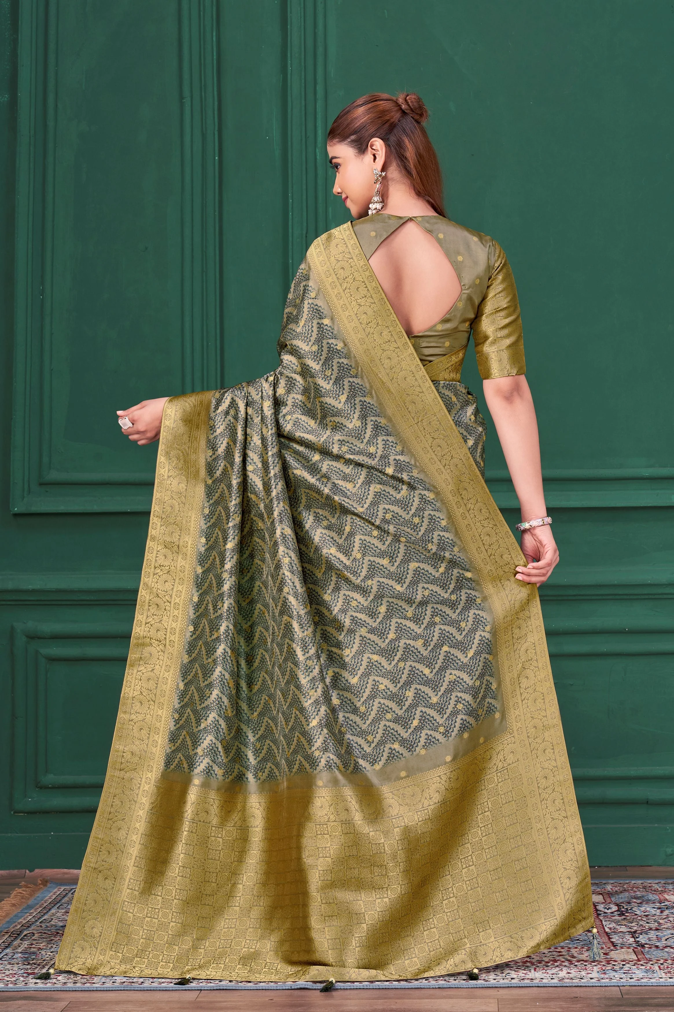 Pastel Grey Digital Printed Tussar Silk Saree - Image 6