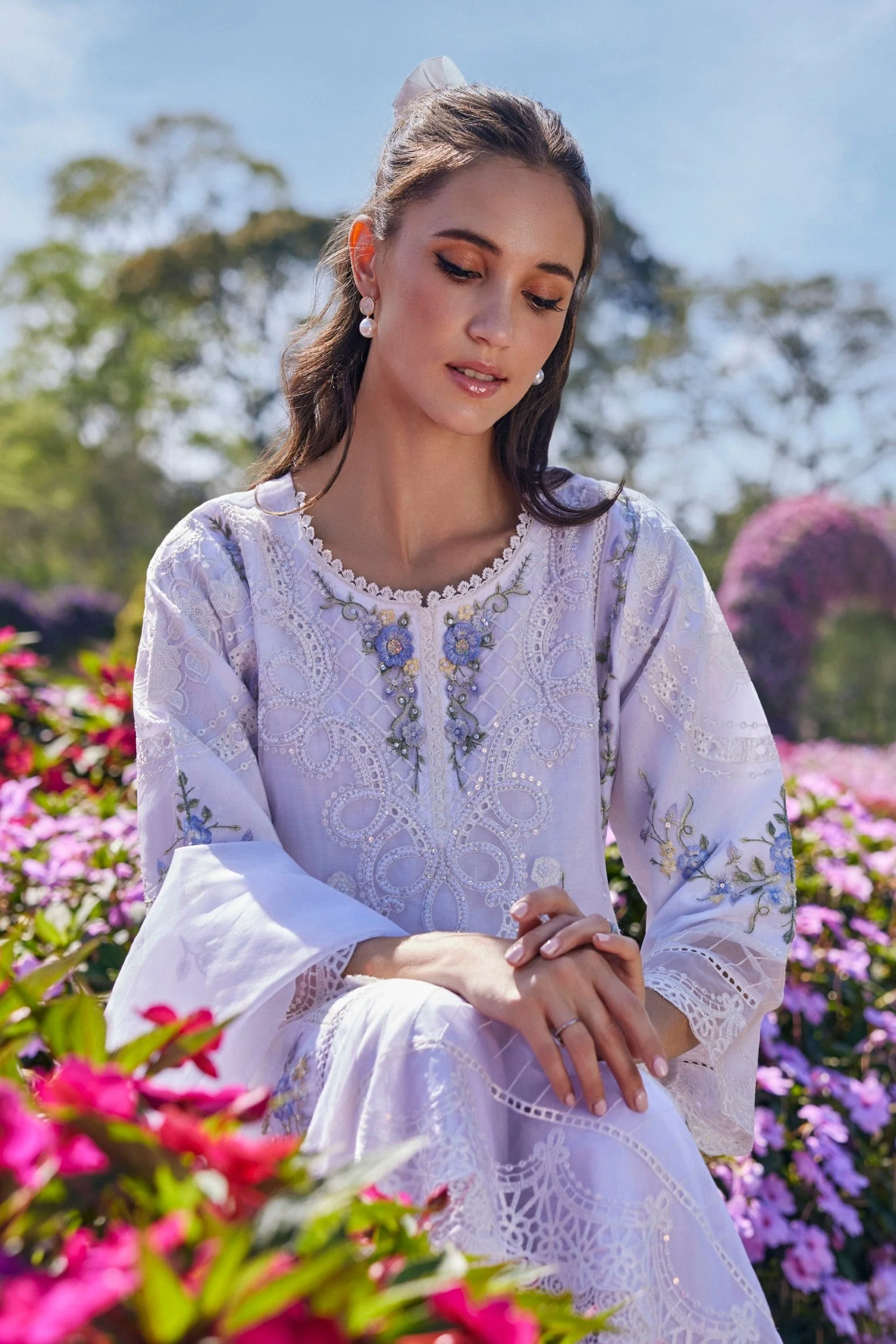 Noor-e-Khaas Embroidered Organza Silk Pant Set - Image 3