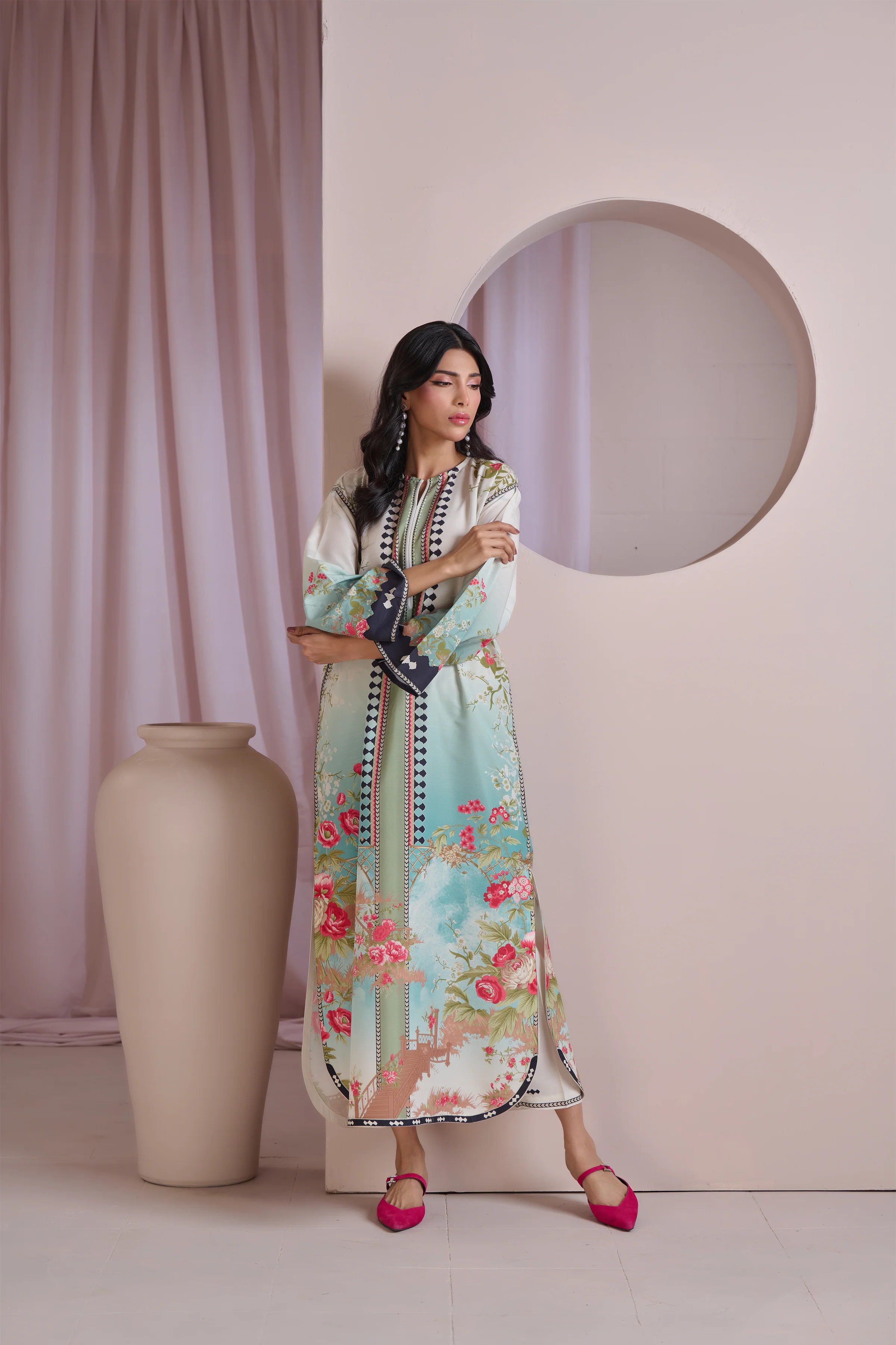 Paradise Dwelling Kurta & Pant Set - Image 3