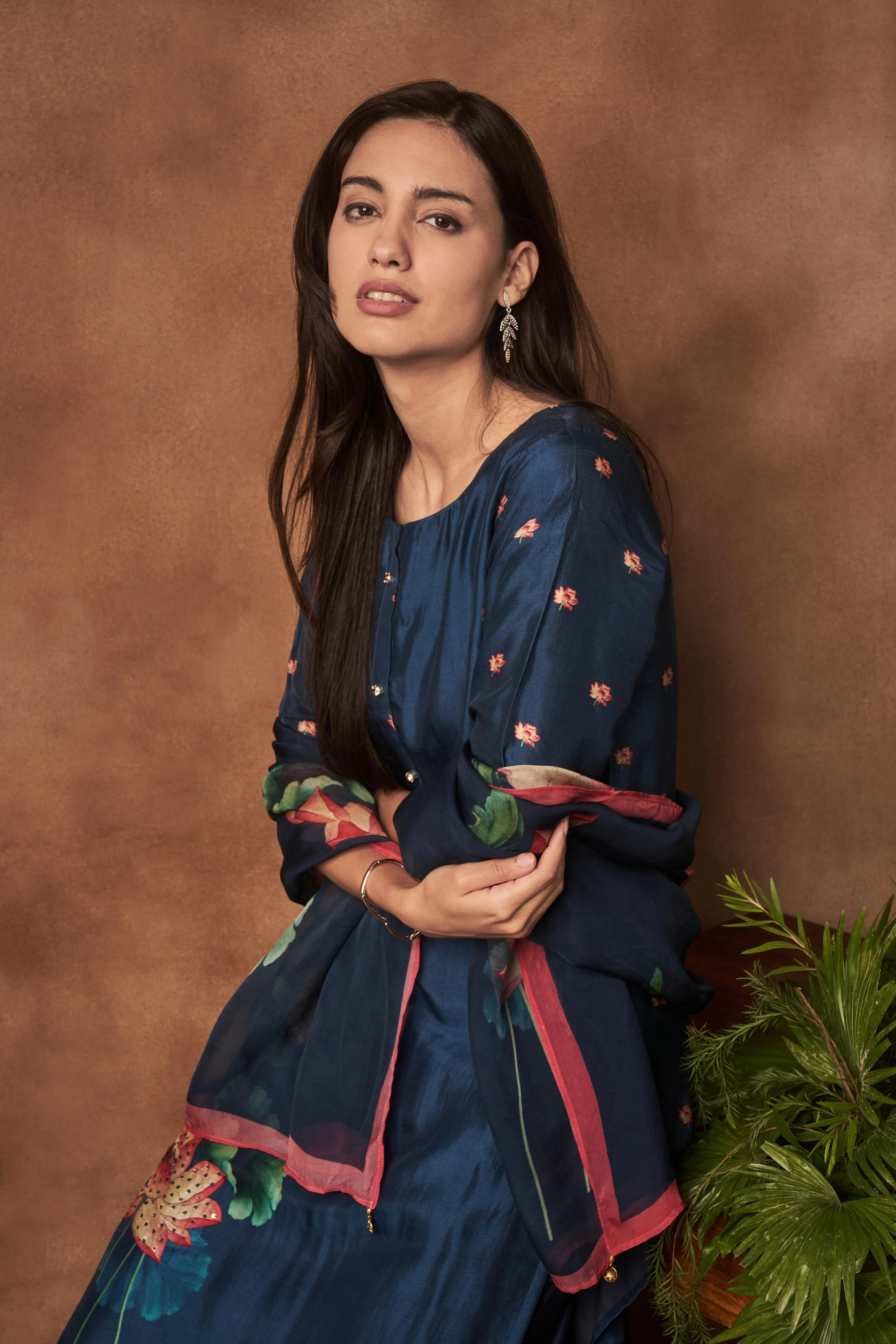 Deep Blue Floral Printed Muslin Silk Kurta Pants Set - Image 2