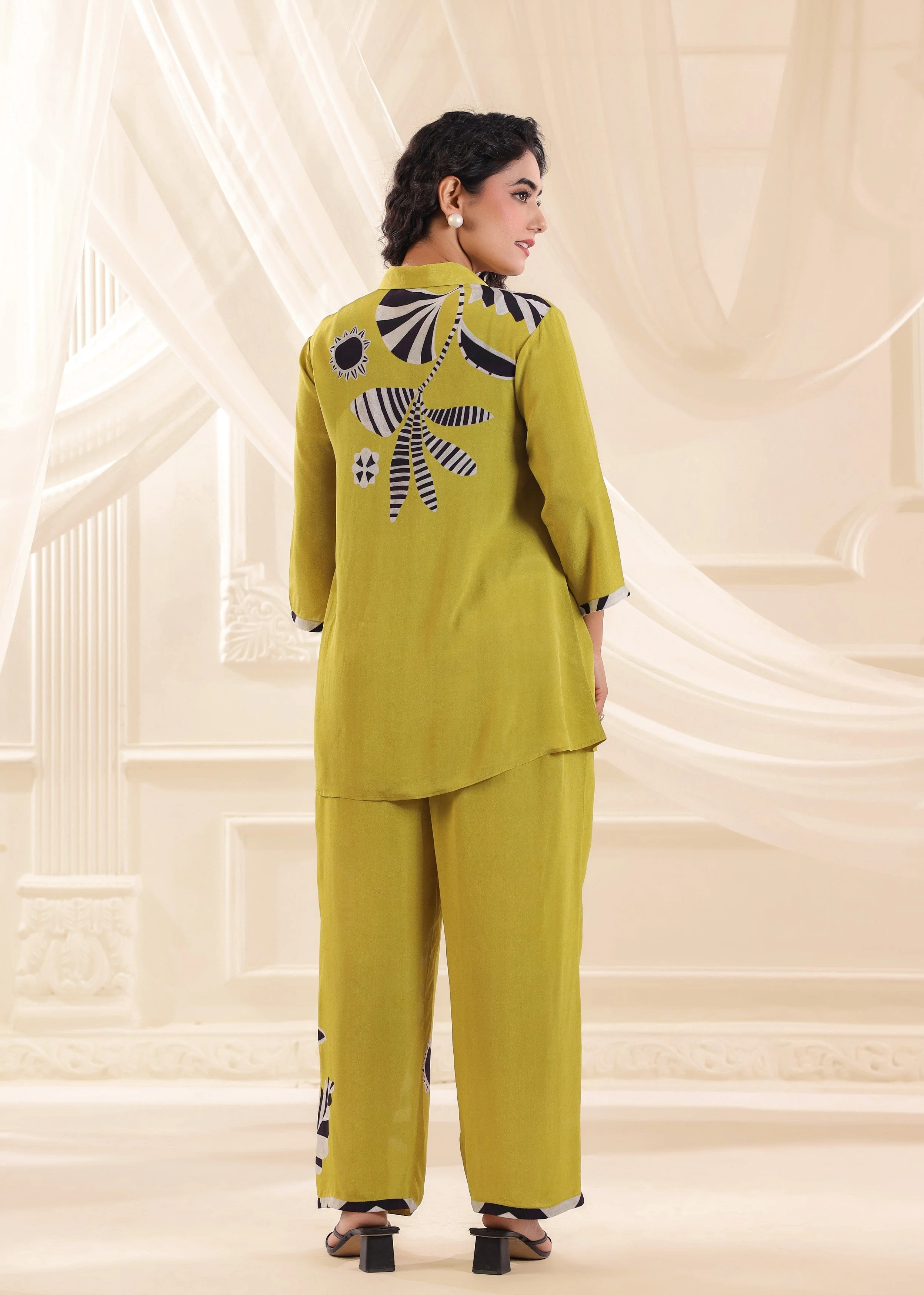 Pear Green Printed Crepe Silk Co-Ord Set - Image 5