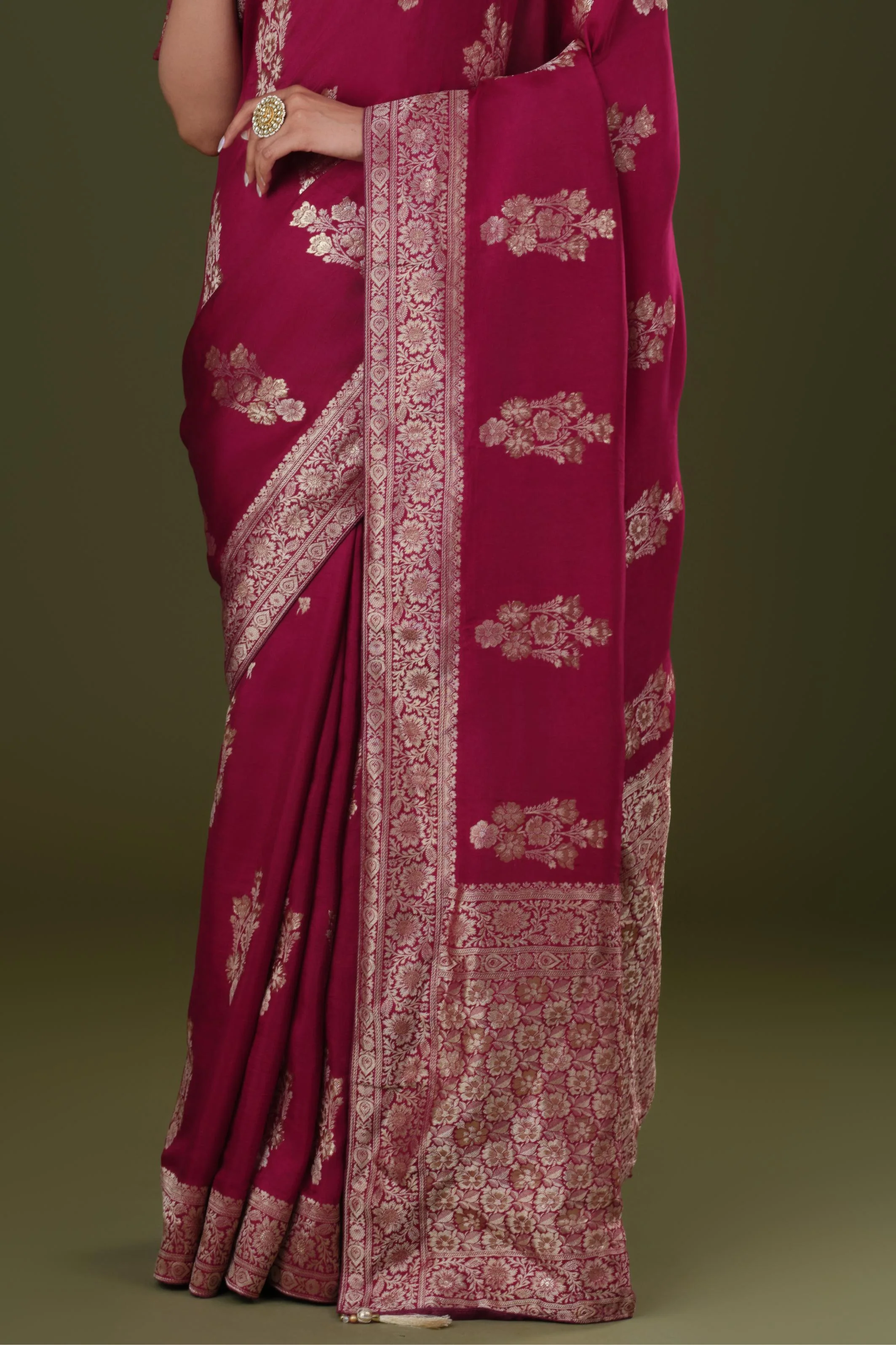 Wine Zari Woven Dola Silk Saree - Image 7